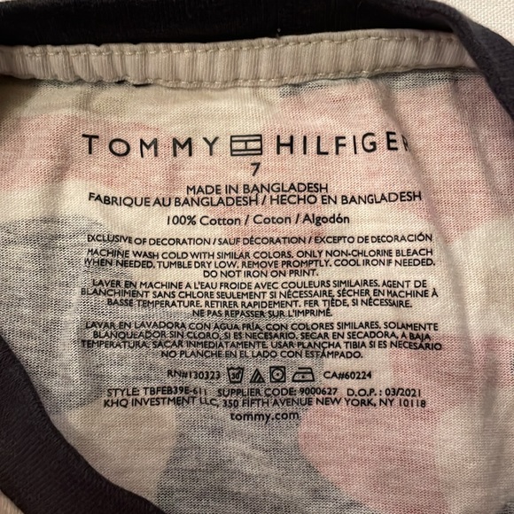 Boys Tommy Hilfiger All Over Camo T-shirt Red/Blue/White/Tan Size 7 - Picture 4 of 4